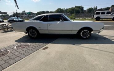 Unknown-Cutlass-1966-White-Black-16