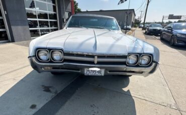 Unknown-Cutlass-1966-White-Black-2
