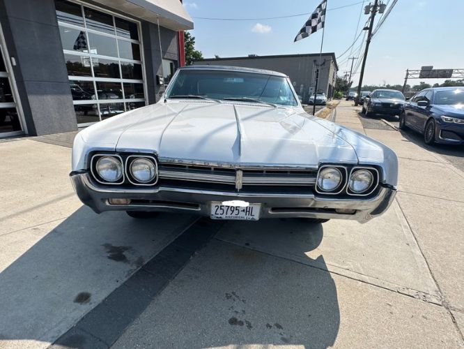 Unknown-Cutlass-1966-White-Black-2