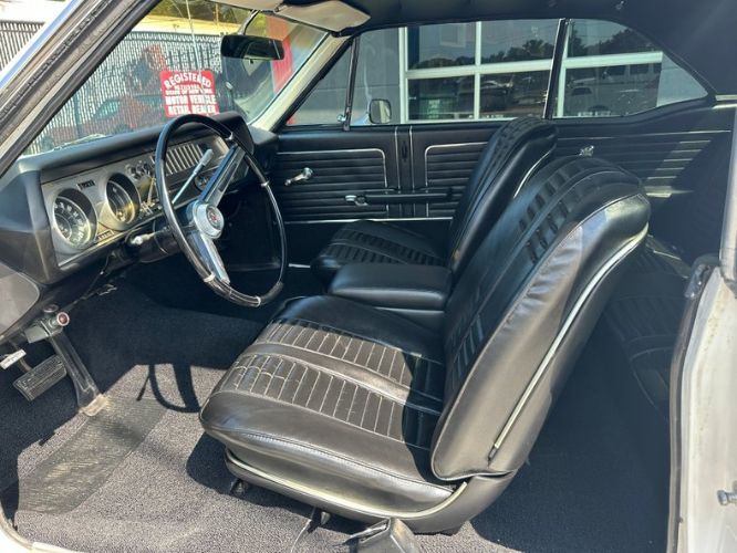 Unknown-Cutlass-1966-White-Black-20