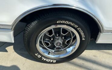 Unknown-Cutlass-1966-White-Black-21