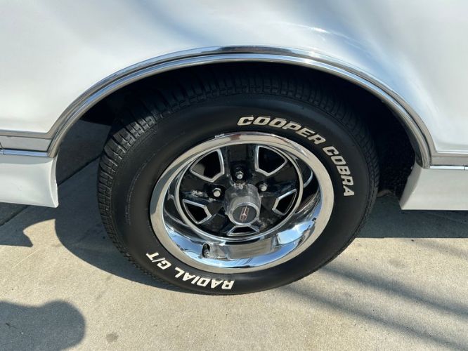 Unknown-Cutlass-1966-White-Black-21