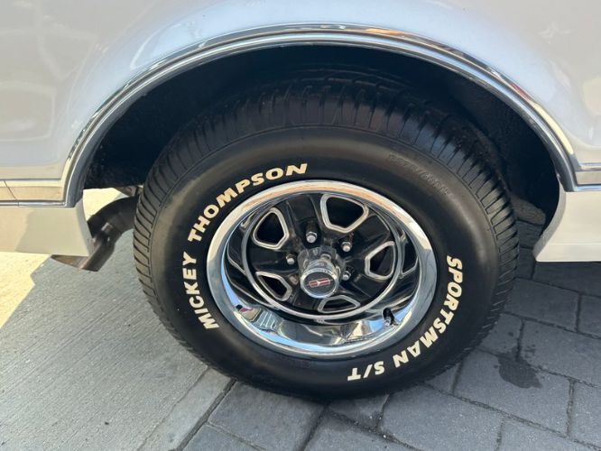 Unknown-Cutlass-1966-White-Black-23