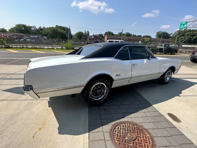 Unknown-Cutlass-1966-White-Black-27