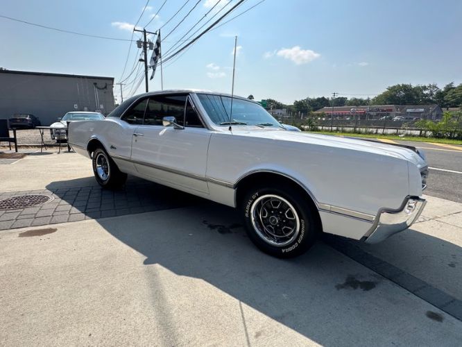 Unknown-Cutlass-1966-White-Black