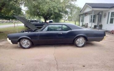 Unknown-Cutlass-1967-Black-12
