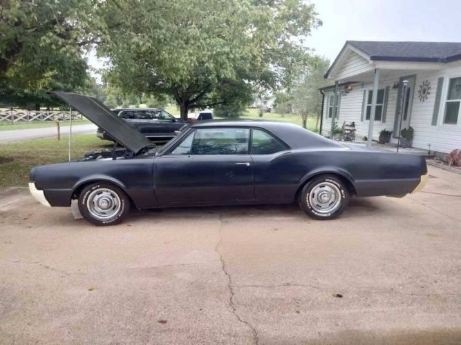 Unknown-Cutlass-1967-Black-12