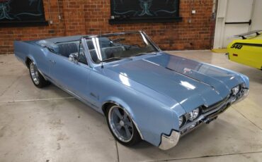 Unknown-Cutlass-1967-Blue-Metallic-Blue-24