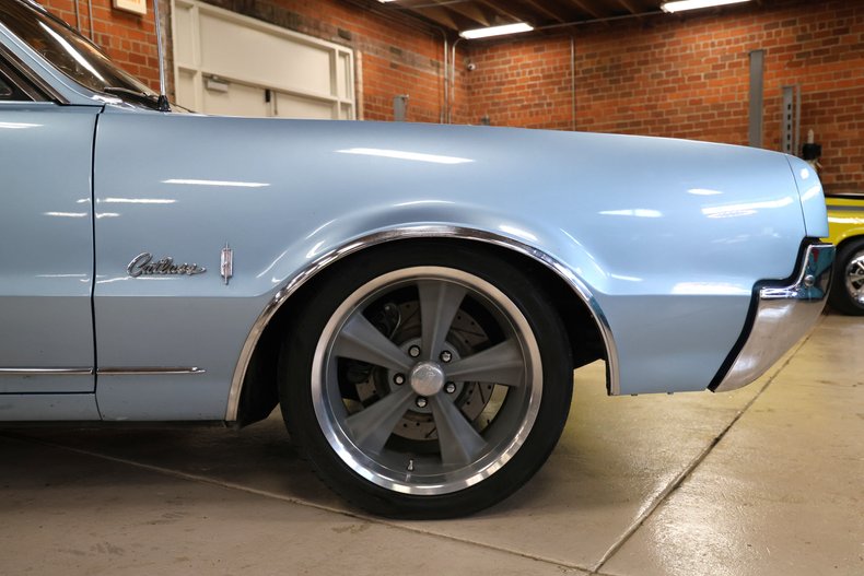 Unknown-Cutlass-1967-Blue-Metallic-Blue-28