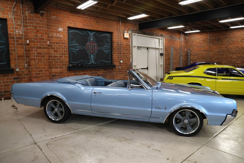 Unknown-Cutlass-1967-Blue-Metallic-Blue-41
