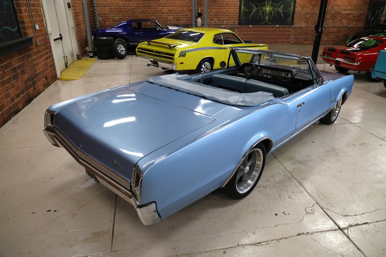 Unknown-Cutlass-1967-Blue-Metallic-Blue-44