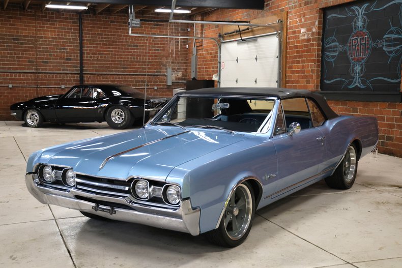 Unknown-Cutlass-1967-Blue-Metallic-Blue-49