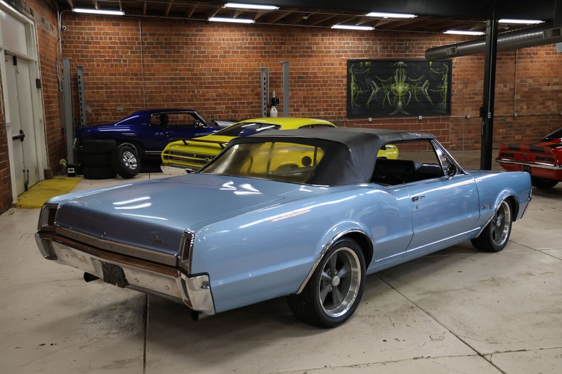 Unknown-Cutlass-1967-Blue-Metallic-Blue-7