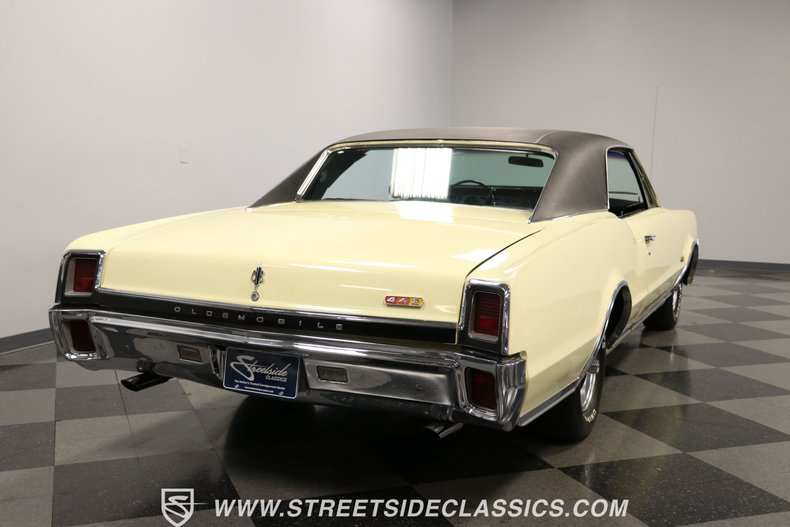Unknown-Cutlass-1967-Cameo-White-Black-13