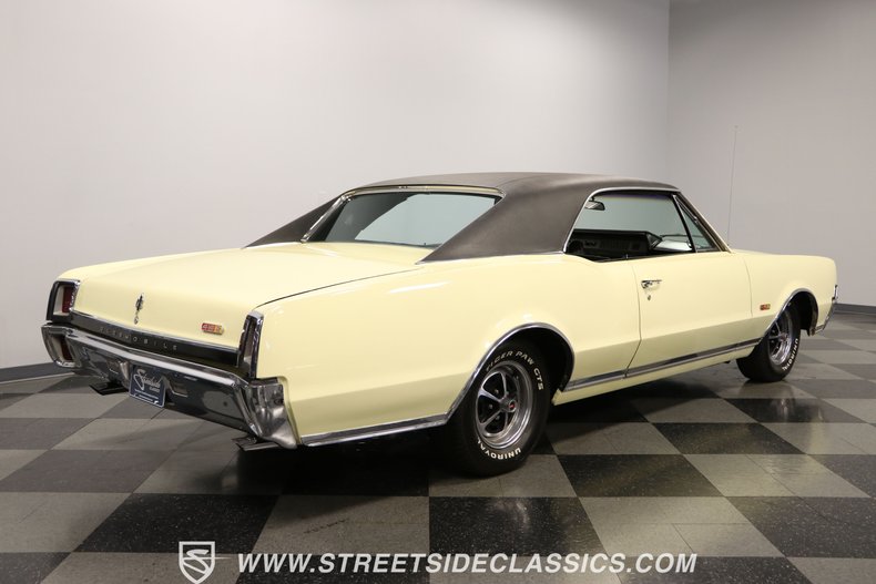 Unknown-Cutlass-1967-Cameo-White-Black-14