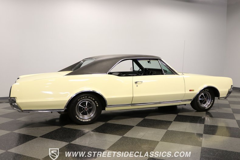 Unknown-Cutlass-1967-Cameo-White-Black-15