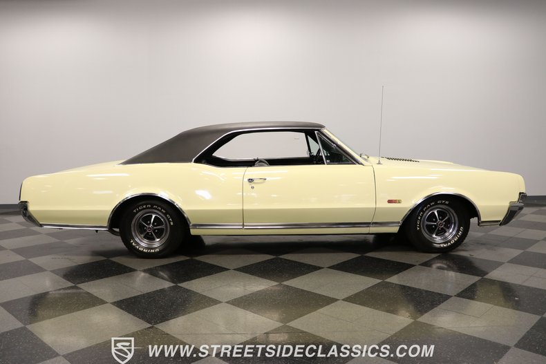 Unknown-Cutlass-1967-Cameo-White-Black-16