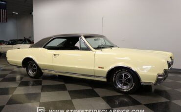 Unknown-Cutlass-1967-Cameo-White-Black-17