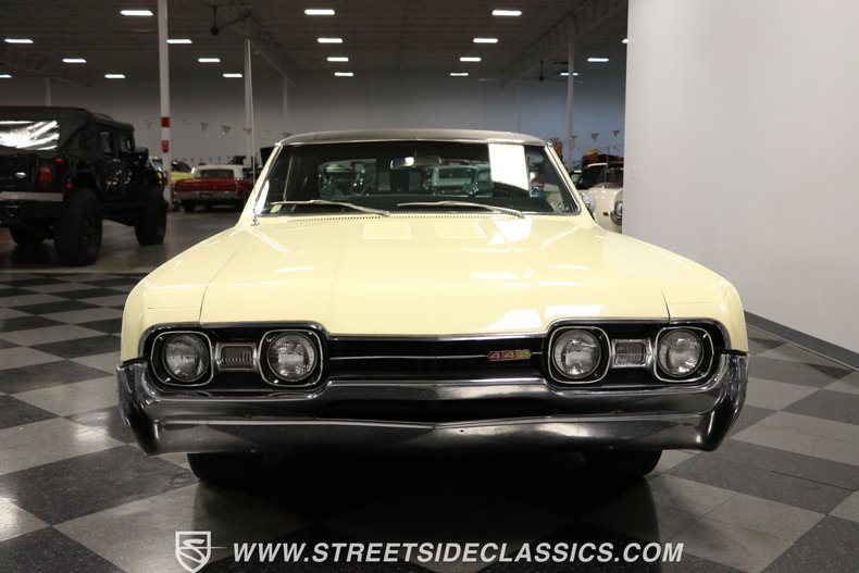 Unknown-Cutlass-1967-Cameo-White-Black-19