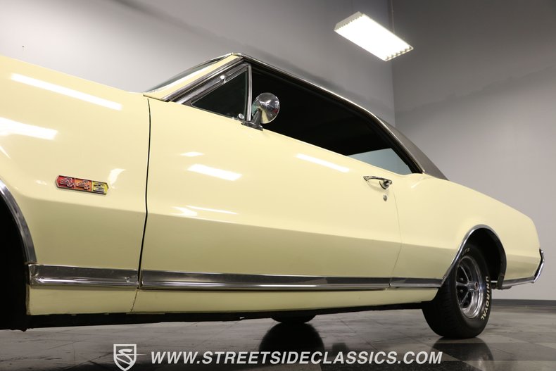 Unknown-Cutlass-1967-Cameo-White-Black-24