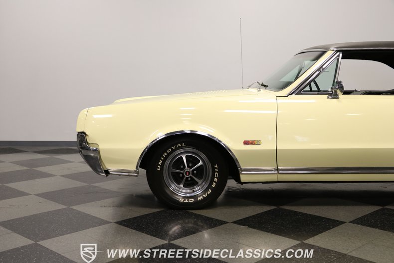 Unknown-Cutlass-1967-Cameo-White-Black-25