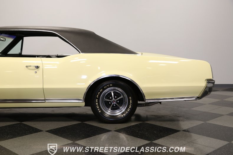 Unknown-Cutlass-1967-Cameo-White-Black-26