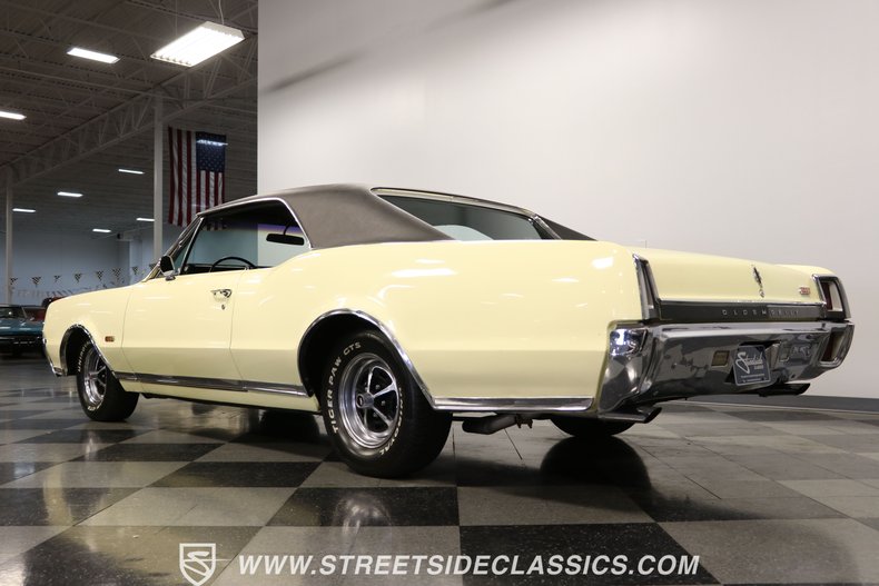 Unknown-Cutlass-1967-Cameo-White-Black-27