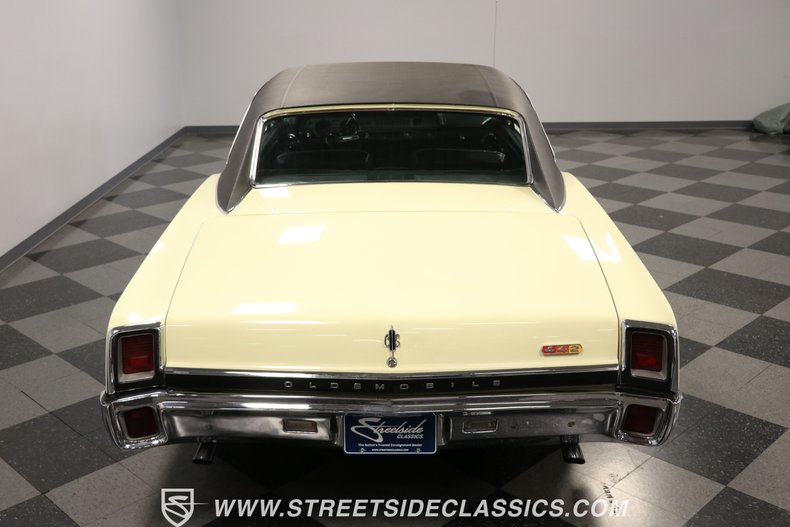 Unknown-Cutlass-1967-Cameo-White-Black-29