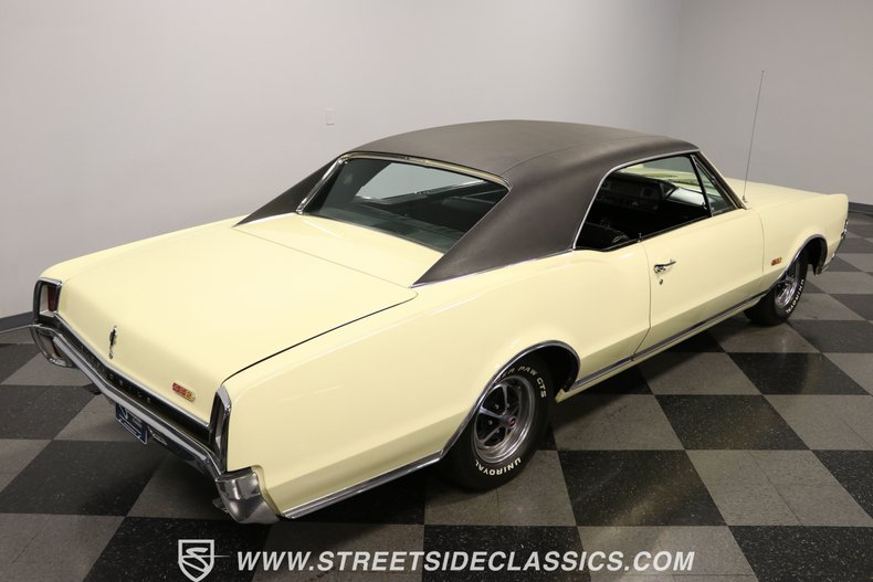 Unknown-Cutlass-1967-Cameo-White-Black-30
