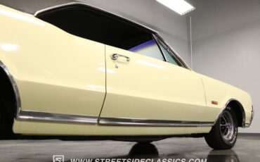 Unknown-Cutlass-1967-Cameo-White-Black-32
