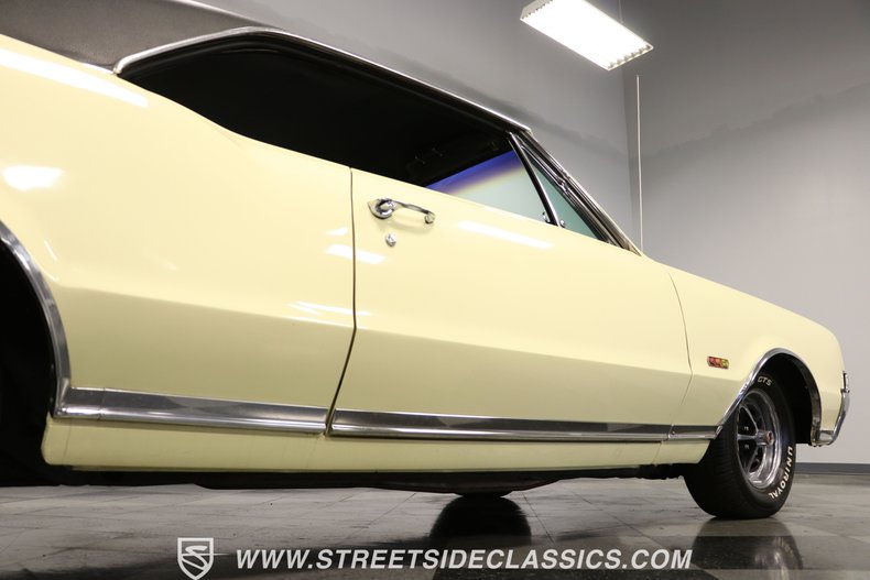 Unknown-Cutlass-1967-Cameo-White-Black-32