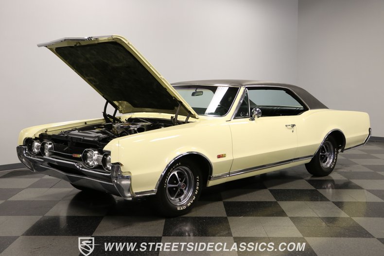 Unknown-Cutlass-1967-Cameo-White-Black-36