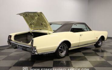 Unknown-Cutlass-1967-Cameo-White-Black-39