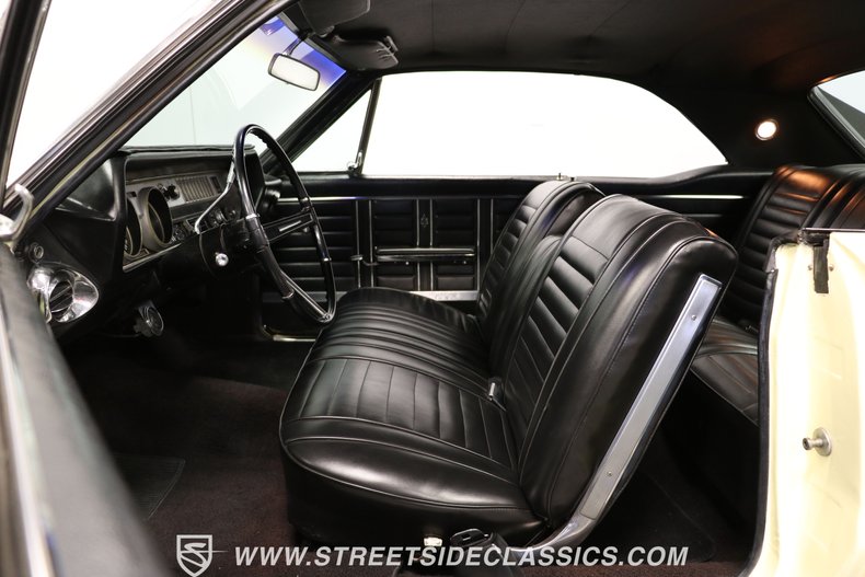 Unknown-Cutlass-1967-Cameo-White-Black-4