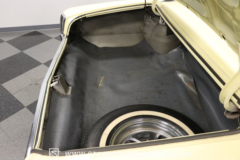 Unknown-Cutlass-1967-Cameo-White-Black-40