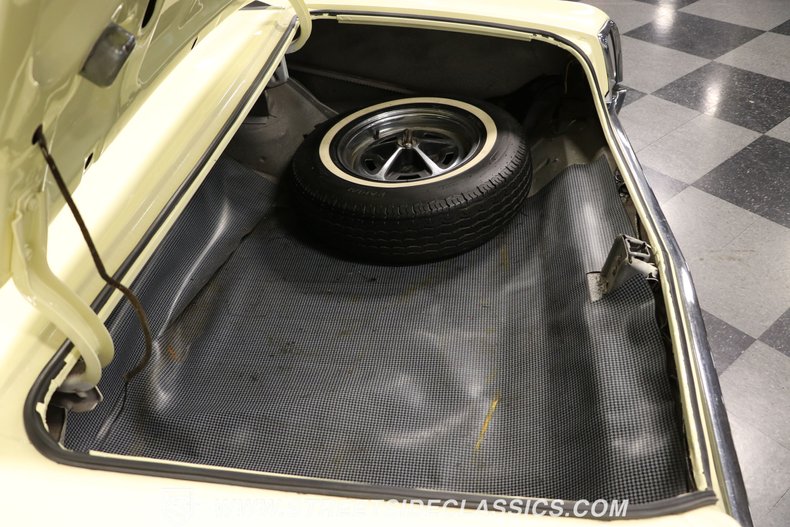 Unknown-Cutlass-1967-Cameo-White-Black-42