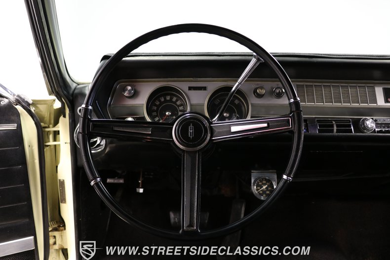 Unknown-Cutlass-1967-Cameo-White-Black-46