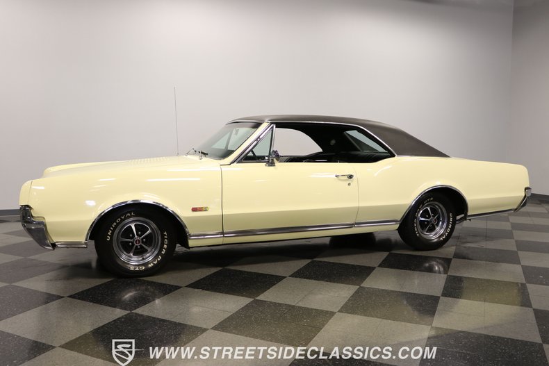 Unknown-Cutlass-1967-Cameo-White-Black-6