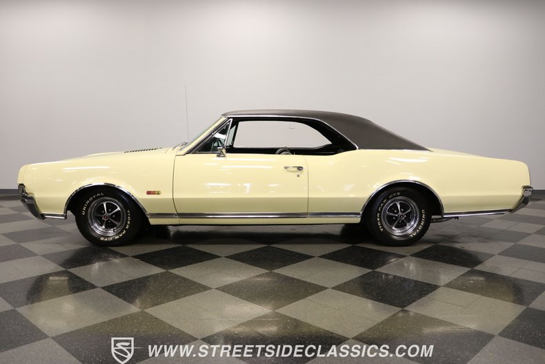 Unknown-Cutlass-1967-Cameo-White-Black-7