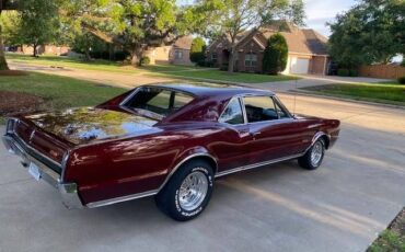 Unknown-Cutlass-1967-Red-2