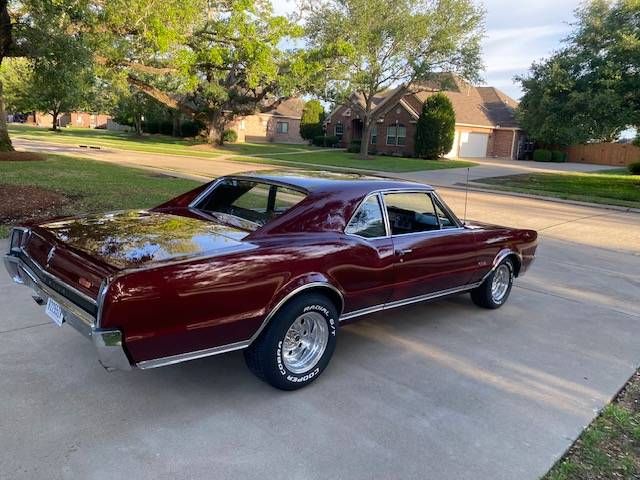 Unknown-Cutlass-1967-Red-2