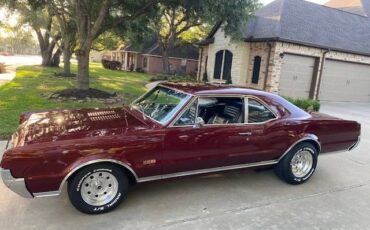 Unknown-Cutlass-1967-Red