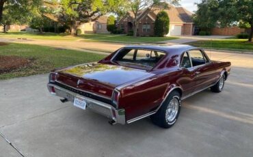 Unknown-Cutlass-1967-Red-4