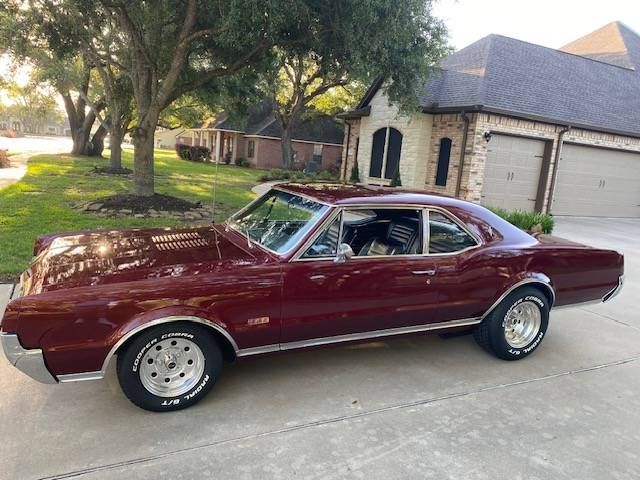 Unknown-Cutlass-1967-Red