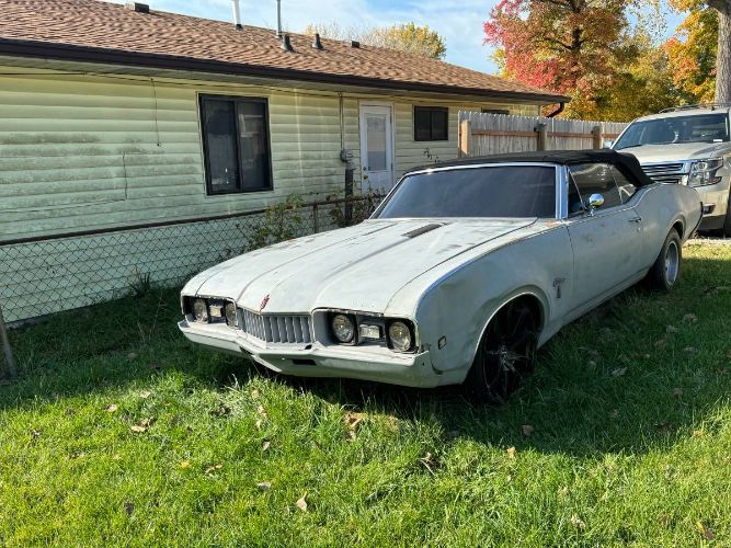 Unknown-Cutlass-1968-Gray