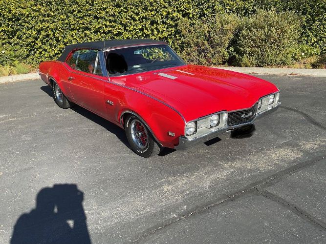 Unknown-Cutlass-1968-Red-1