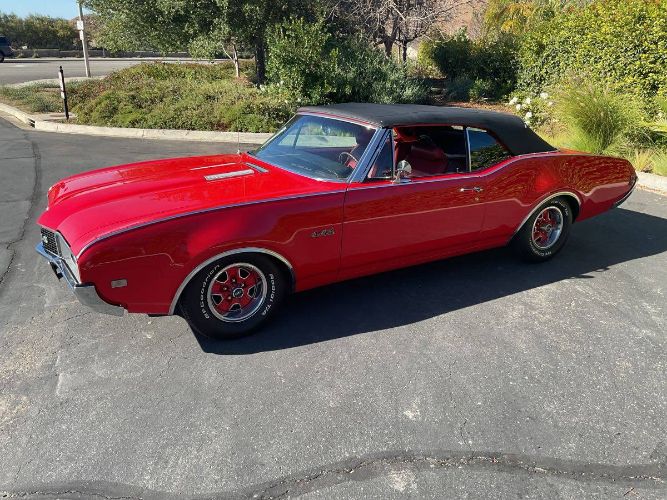 Unknown-Cutlass-1968-Red-11