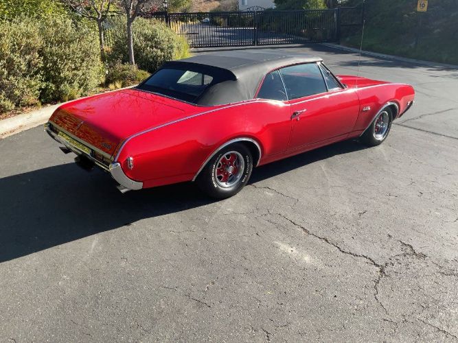 Unknown-Cutlass-1968-Red-12
