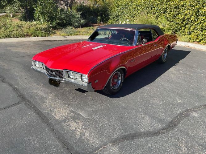 Unknown-Cutlass-1968-Red-2