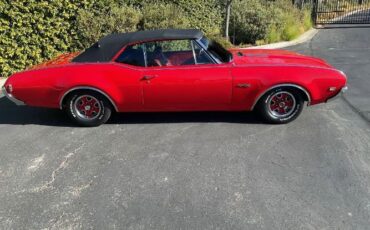 Unknown-Cutlass-1968-Red-3